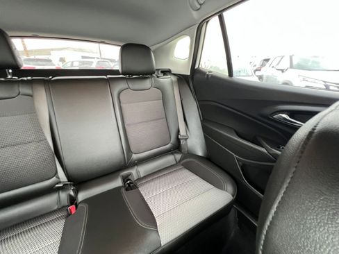 Used 2025 Chevrolet Trax LT FWD image 42