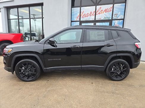 New 2026 Jeep Compass Latitude image 5