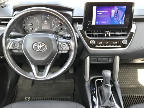 Used 2023 Toyota Corolla Cross LE w/ Moonroof Package FWD image 32