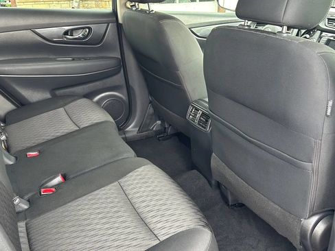 Used 2019 Nissan Rogue SV FWD image 35