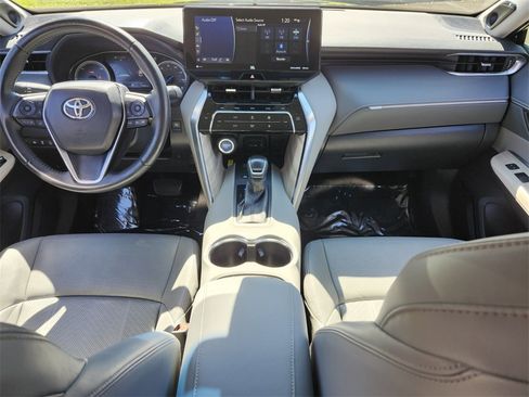 Used 2021 Toyota Venza Limited image 6