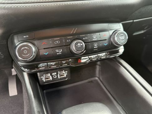 Used 2023 Dodge Durango SXT Launch Edition image 17