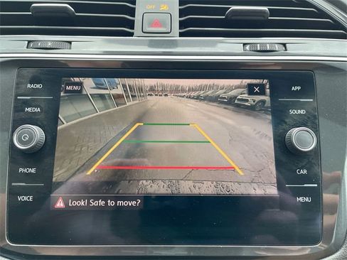 Used 2019 Volkswagen Tiguan SE w/ Panoramic Sunroof Package image 14
