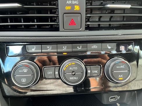 Used 2019 Volkswagen Jetta R-Line FWD image 18