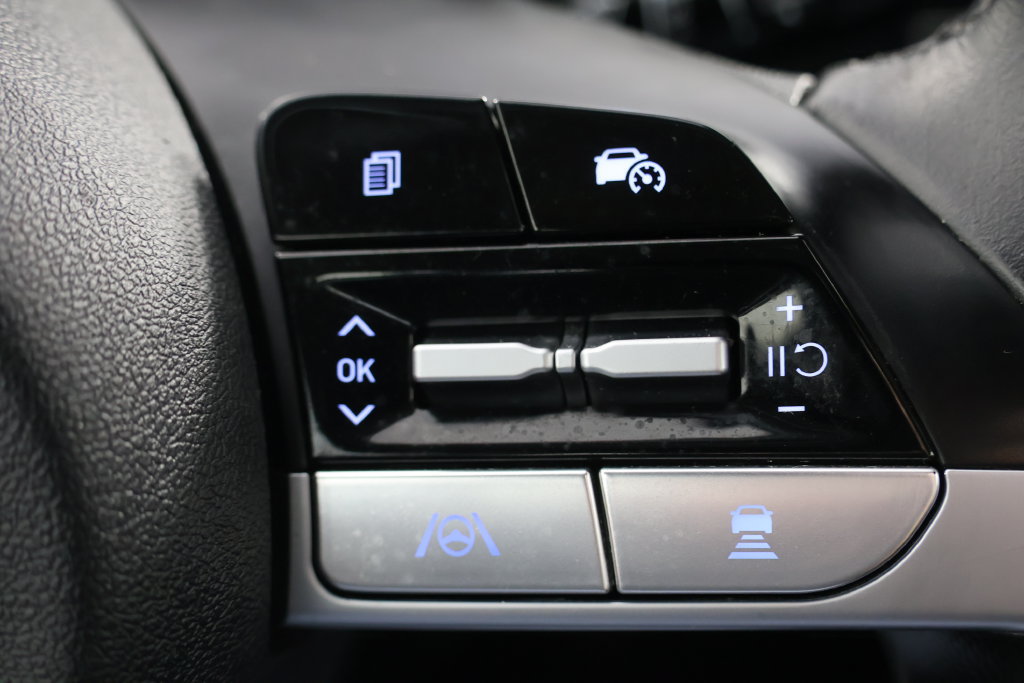 Used 2025 Hyundai Elantra Limited FWD image 12