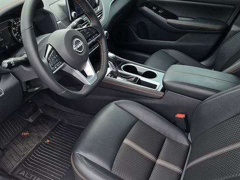 Used 2025 Nissan Altima 2.5 SR image 17