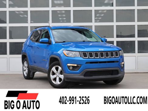 Used 2017 Jeep Compass Latitude w/ Popular Equipment Group AWD/4WD image 1