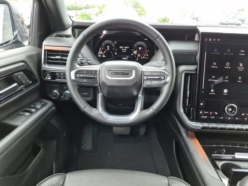 Certified 2025 GMC Yukon Denali RWD image 32