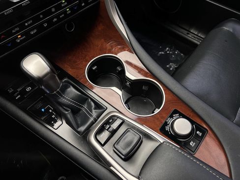 Used 2018 Lexus RX 450hL Premium w/ Premium Package image 16