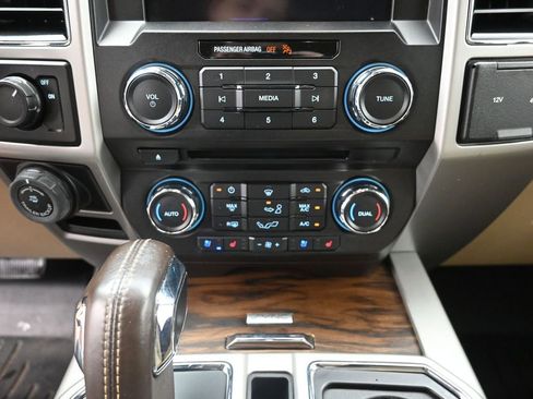 Certified 2018 Ford F150 Lariat image 28