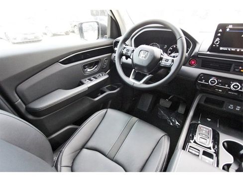 New 2025 Honda Pilot Touring image 8
