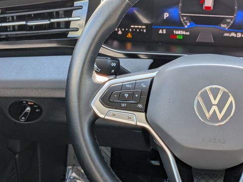 Used 2025 Volkswagen Jetta SE FWD image 23