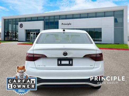 Used 2022 Volkswagen Jetta SE w/ Panoramic Sunroof Package image 7