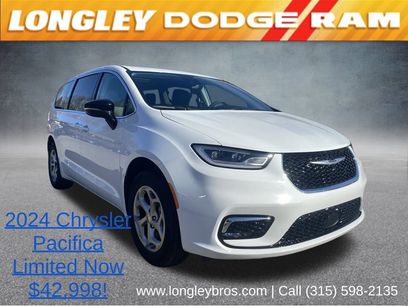 Used 2024 Chrysler Pacifica Limited