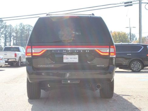 Used 2015 Lincoln Navigator 2WD image 6