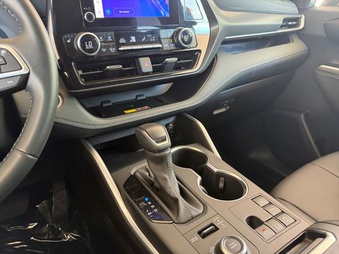 Used 2025 Toyota Highlander XSE AWD/4WD image 44