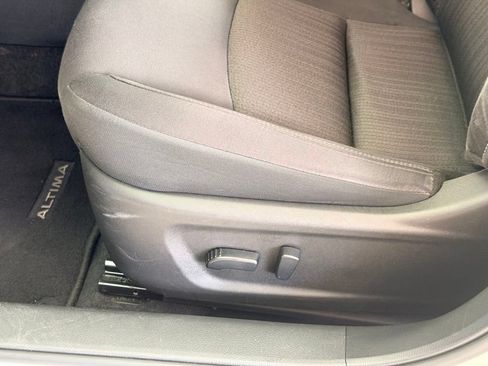 Used 2025 Nissan Altima 2.5 SV FWD image 14