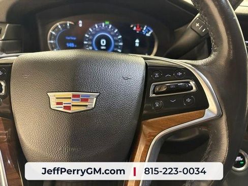 Used 2020 Cadillac Escalade Premium Luxury AWD/4WD image 16