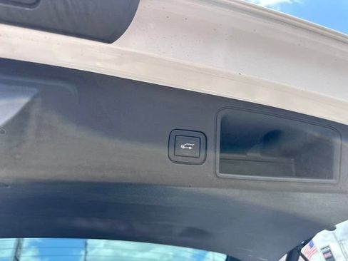 Used 2022 GMC Terrain SLT AWD/4WD image 18