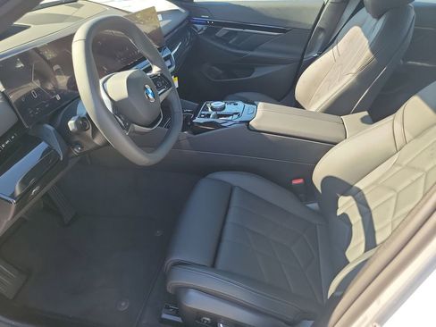 New 2025 BMW 530i xDrive w/ Premium Package image 7