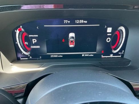 Used 2025 Nissan Pathfinder Platinum FWD image 32