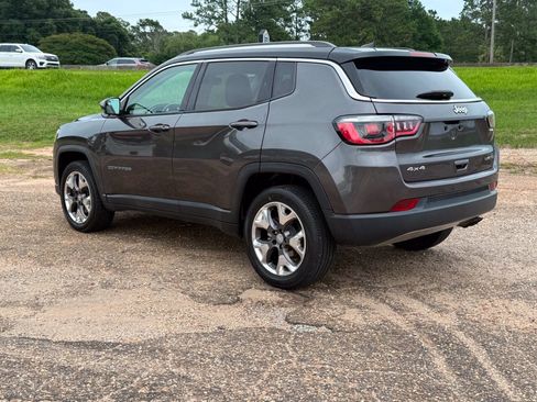 Used 2019 Jeep Compass Limited AWD/4WD image 3