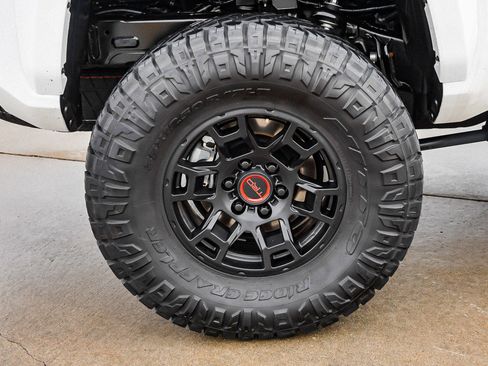 Certified 2025 Toyota Tacoma TRD Sport w/ TRD Sport Upgrade Package image 11