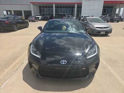 Used 2025 Toyota GR86 Premium w/ ALL Weather Mat Package (TMS) RWD image 2