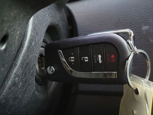 Used 2021 Toyota Corolla LE image 22