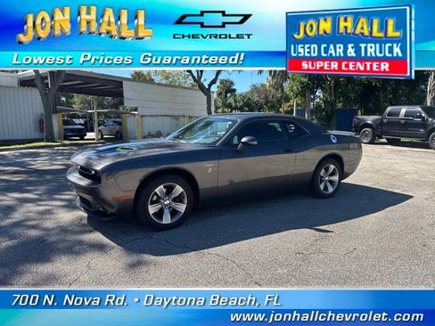 Used 2020 Dodge Challenger SXT image 3