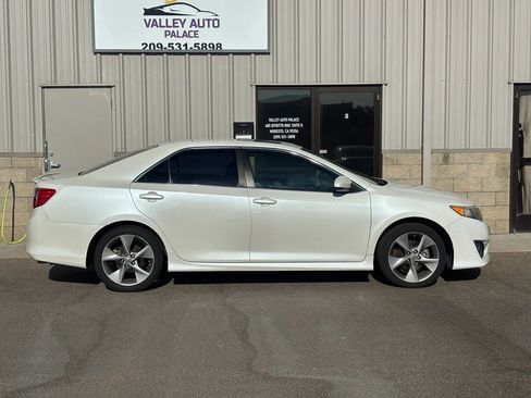 Used 2014 Toyota Camry SE FWD image 2