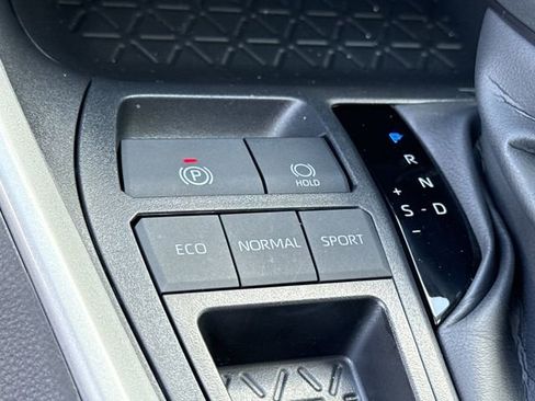 Used 2025 Toyota RAV4 XLE w/ Convenience Package image 31