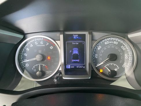 Used 2020 Toyota Tacoma SR5 RWD image 20