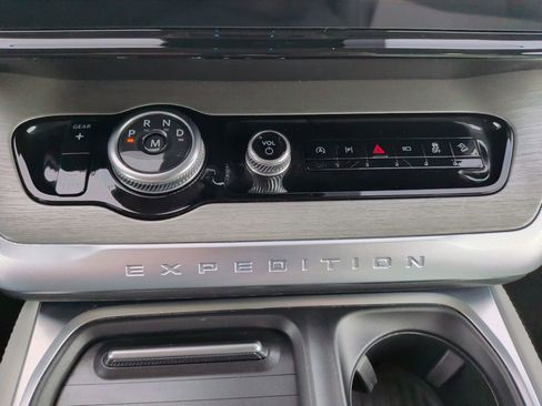 Certified 2025 Ford Expedition Platinum w/ Driver's Package AWD/4WD image 22