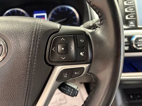 Used 2017 Toyota Highlander Limited AWD/4WD image 16
