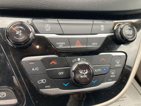 Used 2017 Chrysler Pacifica Touring Plus w/ Tire & Wheel Group image 31