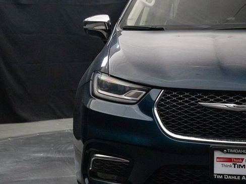 Used 2023 Chrysler Pacifica Limited FWD image 5