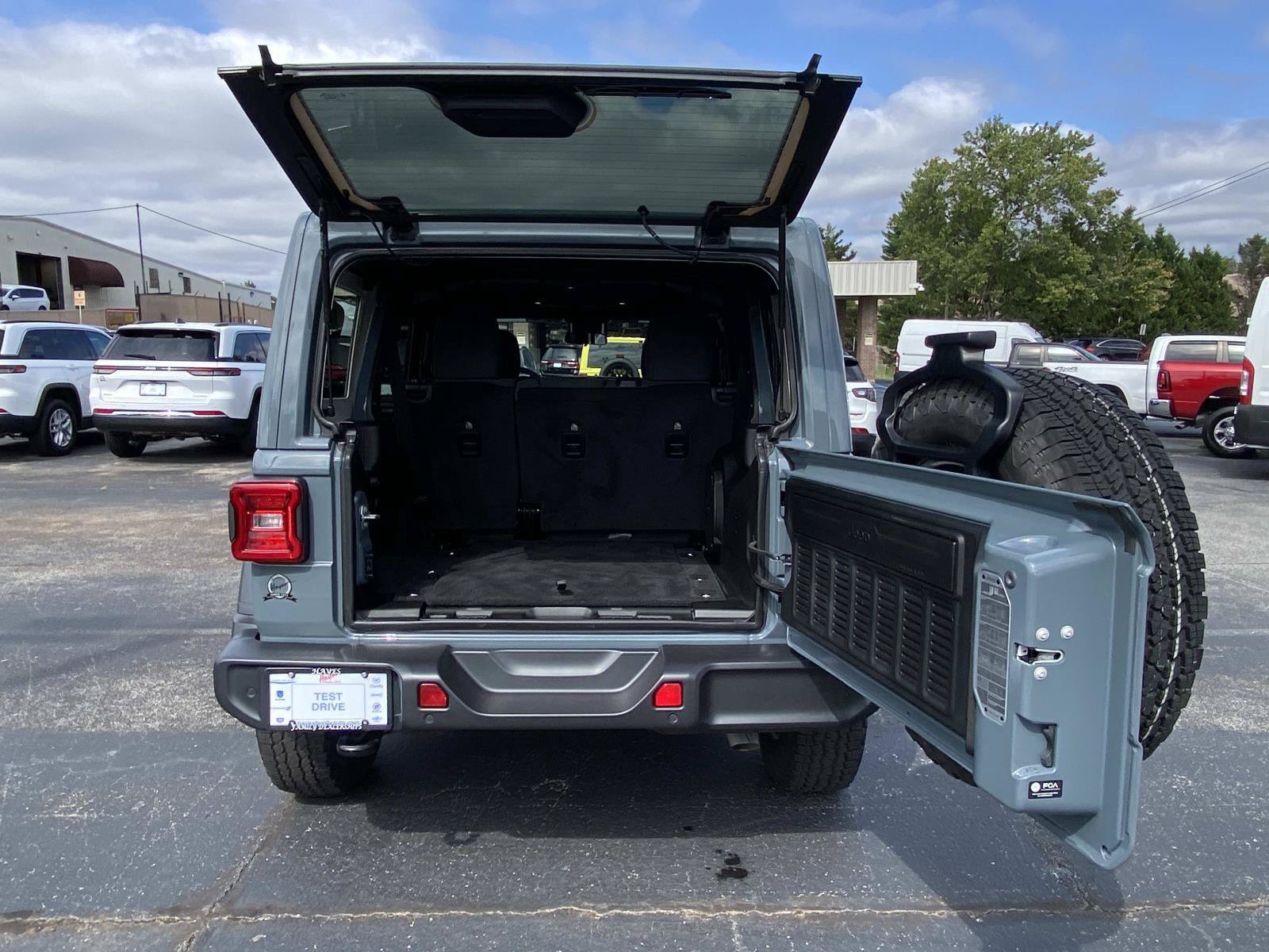Used 2024 Jeep Wrangler Unlimited Sport AWD/4WD image 5