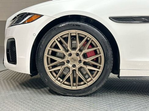 Used 2021 Jaguar XF R-Dynamic SE image 5