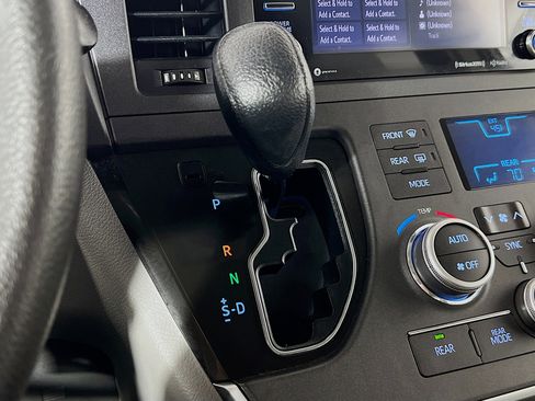 Used 2020 Toyota Sienna LE image 17