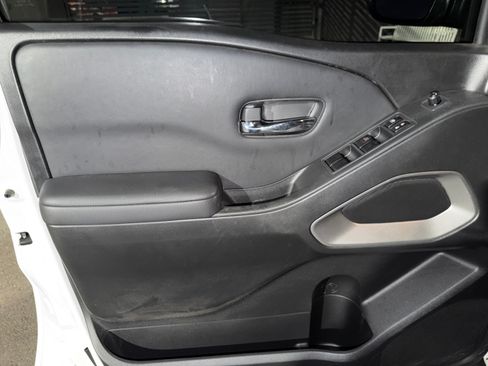 Used 2022 Nissan Frontier SV AWD/4WD image 14