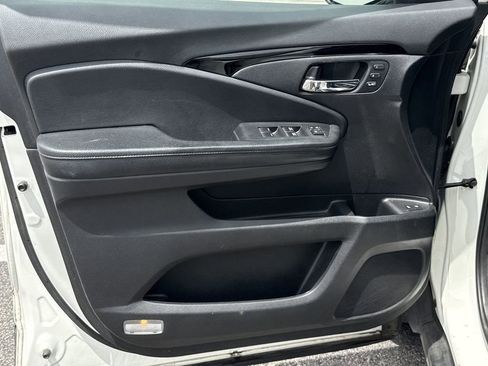 Used 2019 Honda Pilot Touring image 10
