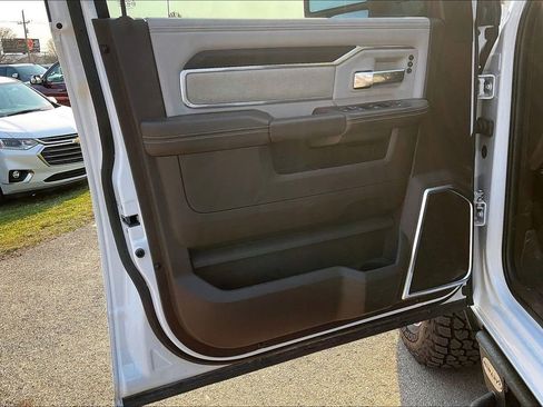 Used 2025 RAM 2500 Laramie AWD/4WD image 21