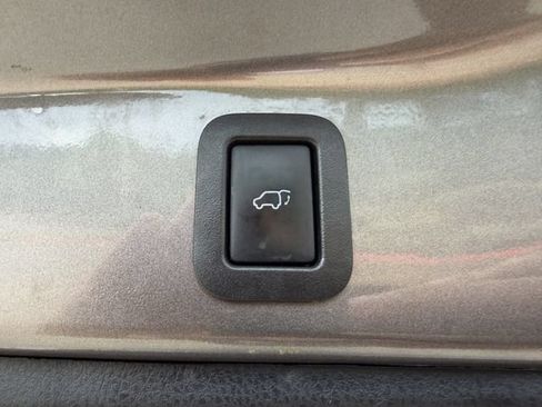 Used 2017 Toyota Highlander XLE FWD image 28