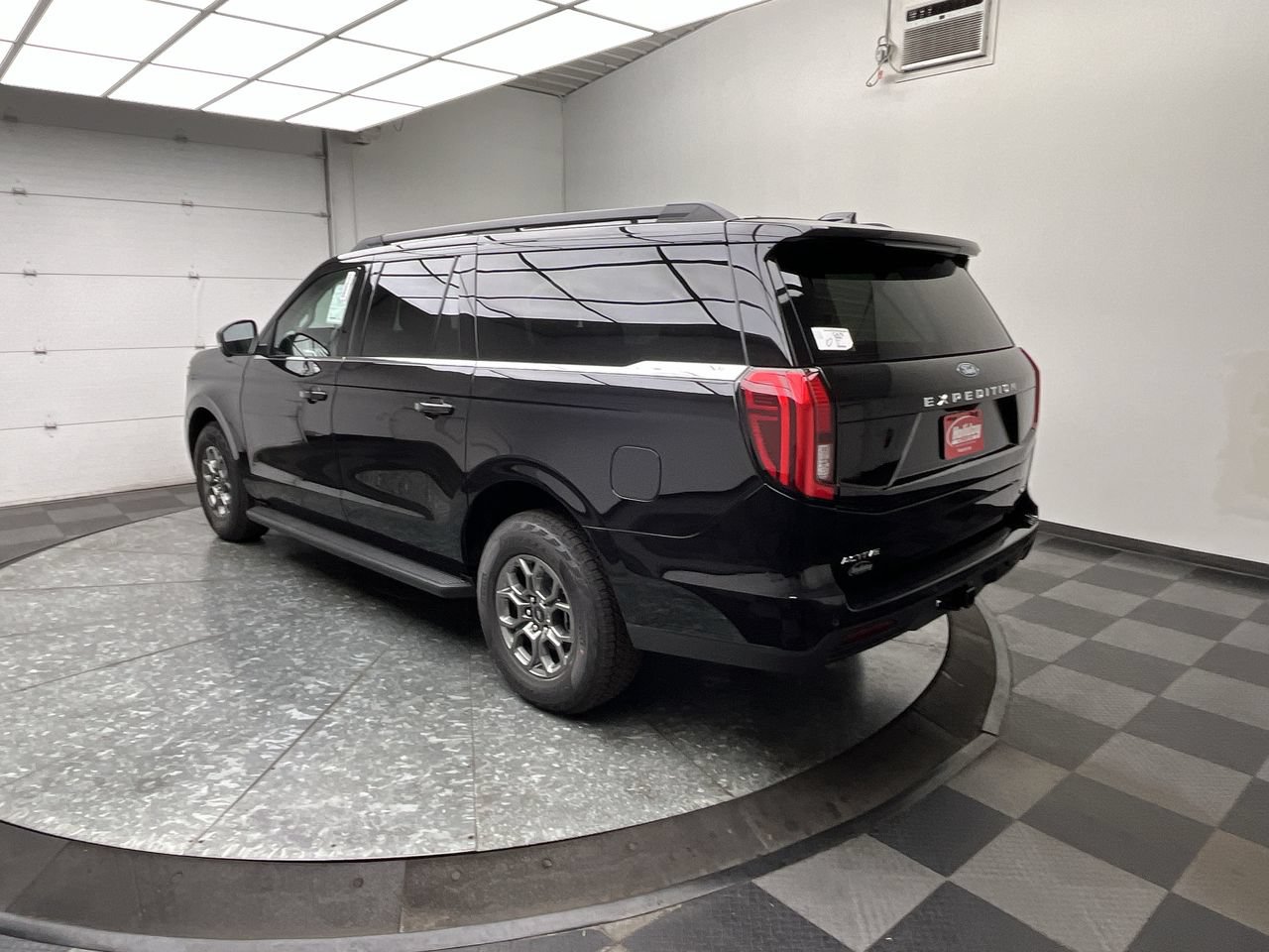 Used 2026 Ford Expedition Max Active AWD/4WD image 2