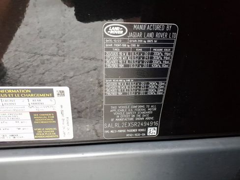 Certified 2024 Land Rover Discovery Dynamic SE image 35