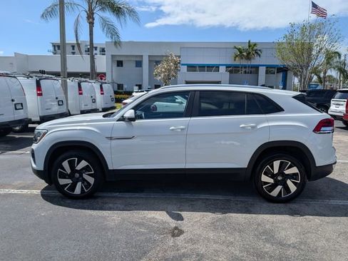 Used 2024 Volkswagen Atlas Cross Sport SE w/ Panoramic Sunroof Package image 4