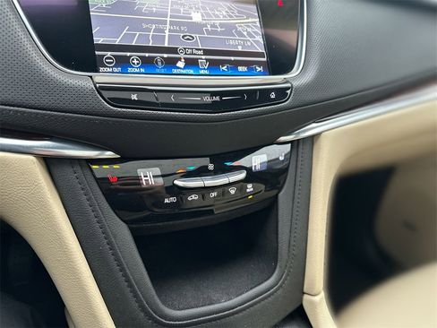 Used 2018 Cadillac XT5 Luxury w/ Driver Awareness Package image 17
