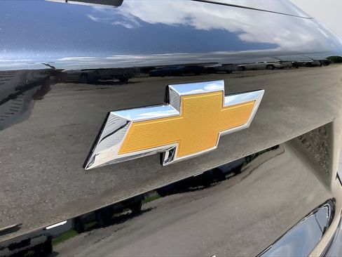 Used 2025 Chevrolet Trax LT FWD image 26