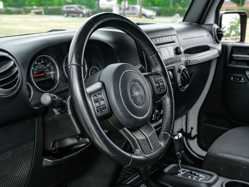 Used 2018 Jeep Wrangler Unlimited Sport S AWD/4WD image 17